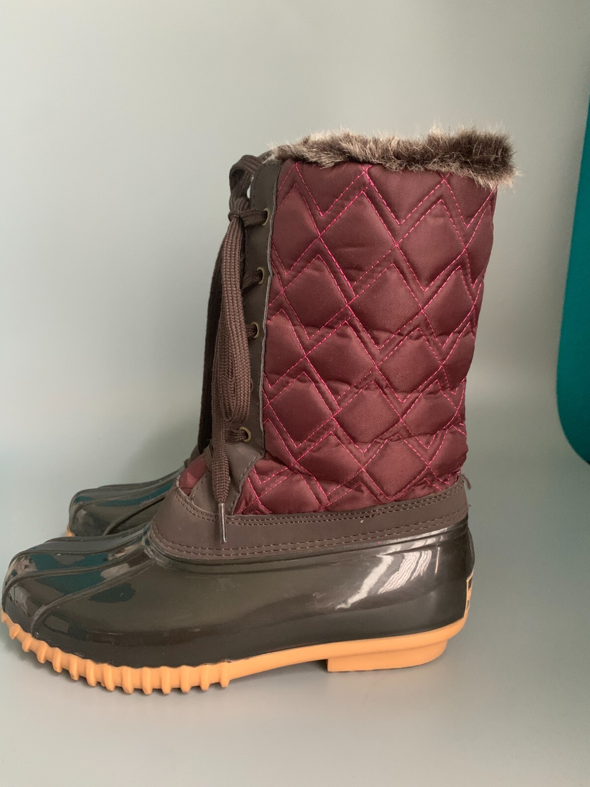 Magellan Outdoors Womens Quilted Duck Boots Burgundy Brown Faux Fur Trim Lace Up