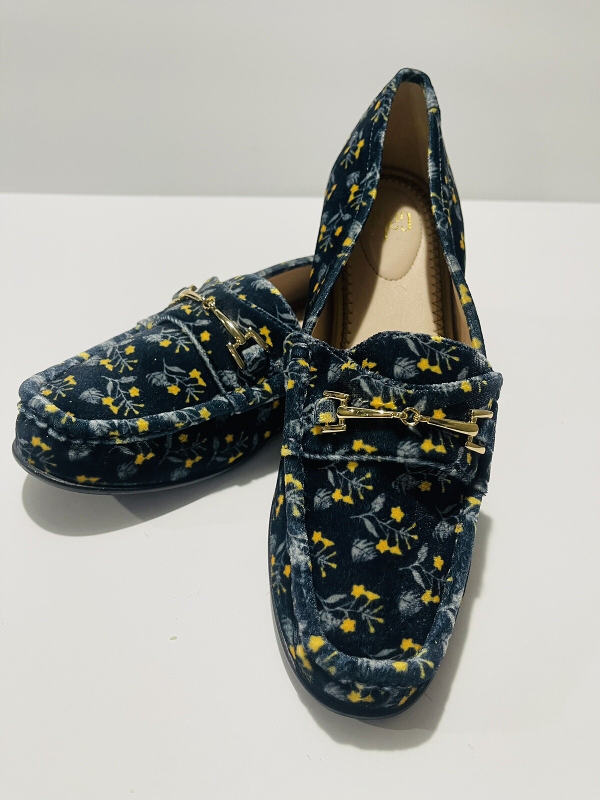 New Cabi Women’s Loafers SZ 7 Blue Yellow Floral Velvet Slip On Flats Gift