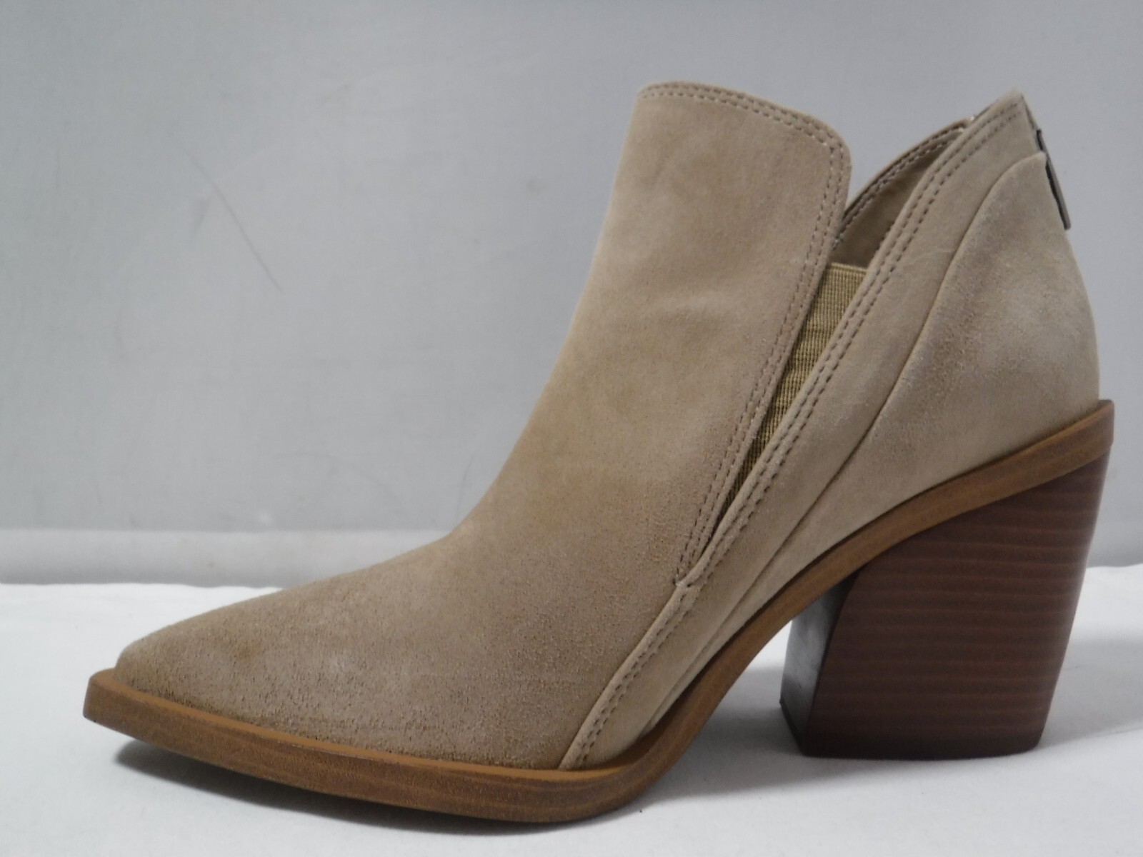 PM3 Women’s VINCE CAMUTO Gradina Brazil Pointed Toe Chunky Wood Heel Bootie 6.5