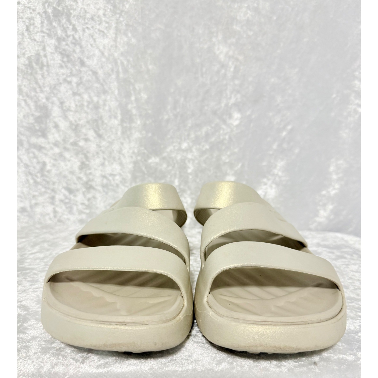 Crocs Getaway Strappy Sandals Womens Sz 9W Pumice Metallic Shimmer Croslite