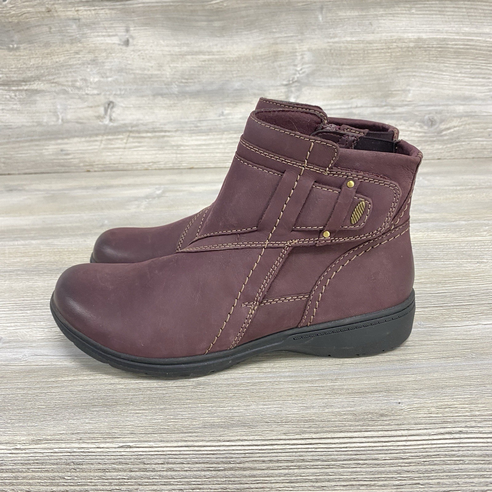 Clarks Carleigh Women 8 Burgundy Nubuk Leather Zip Ankle Bootie Boots