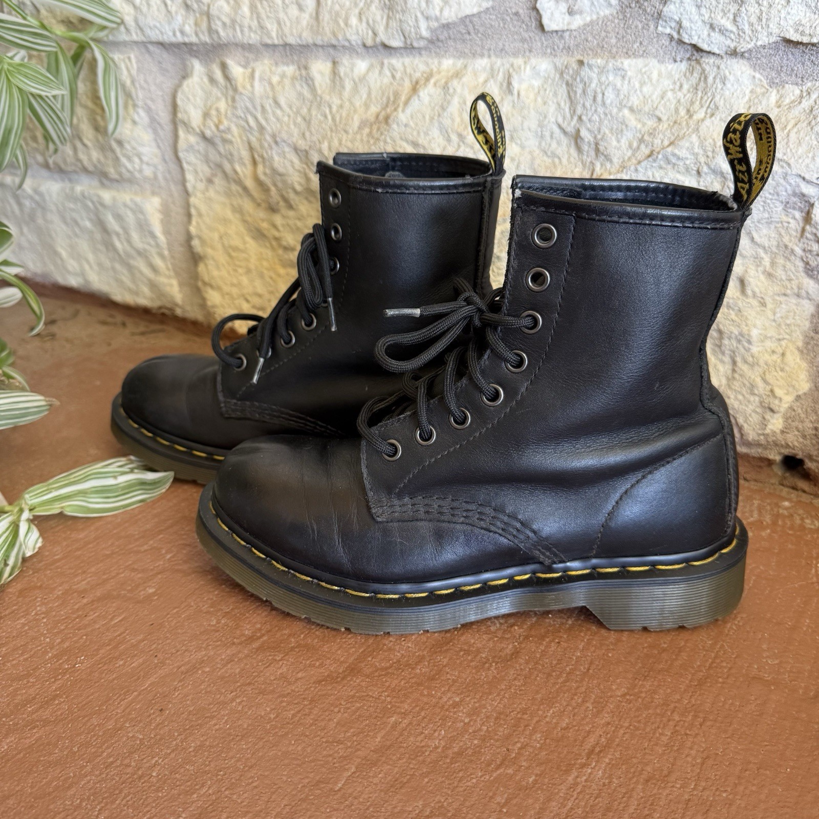 Dr. Martens Pascal 1460 Virginia Leather Boots for Women, Size US 7 – Black