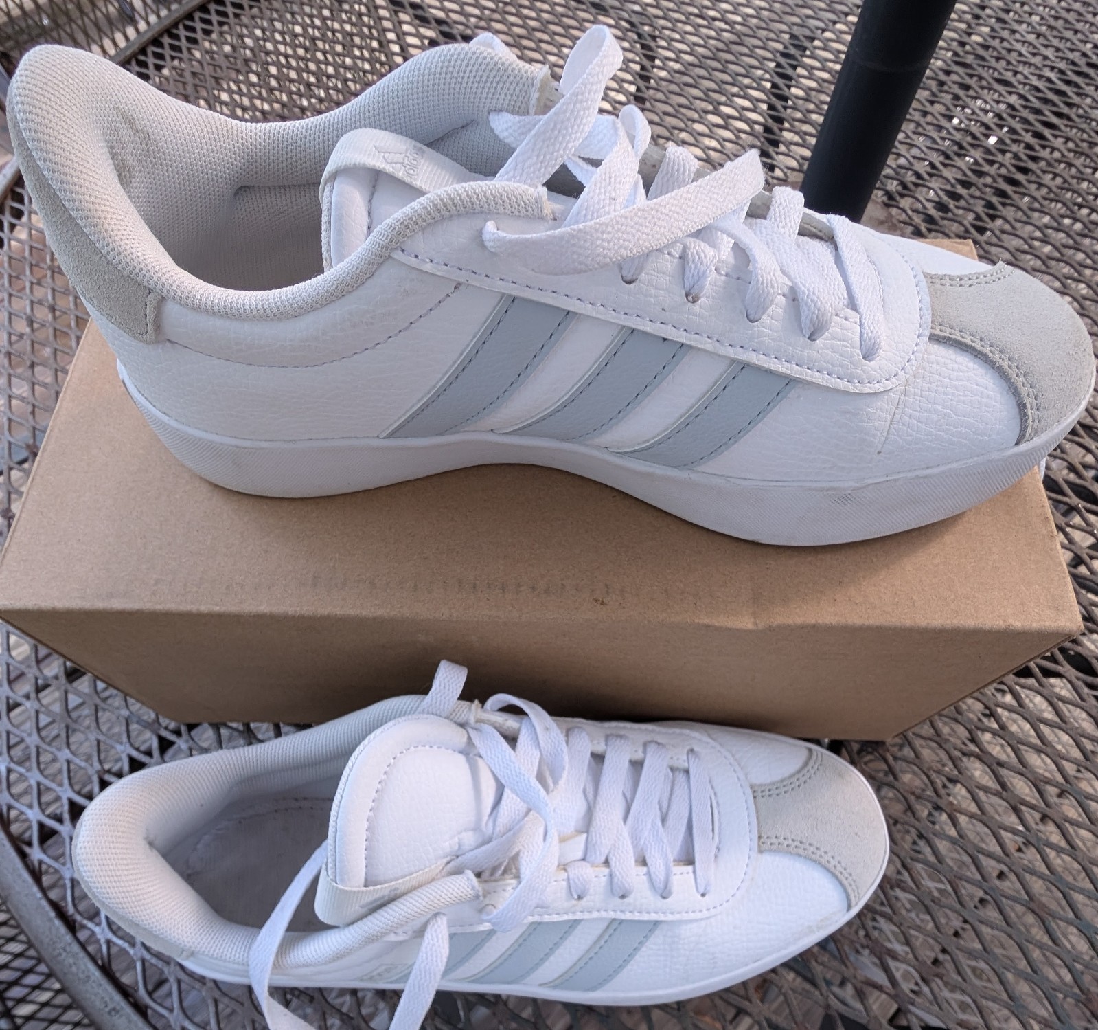 Adidas Court 3.0 White/Gray Leather Low Top Athletic Sneaker women’s SIZE 7.5