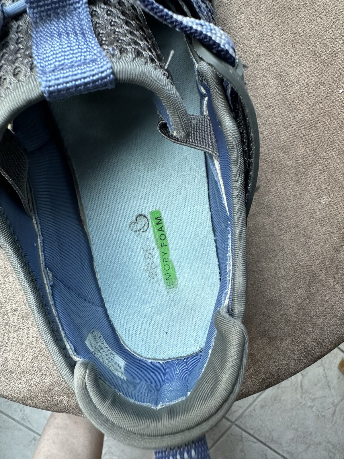 Baretraps womens sports sandals size 7.5m memory foam sole