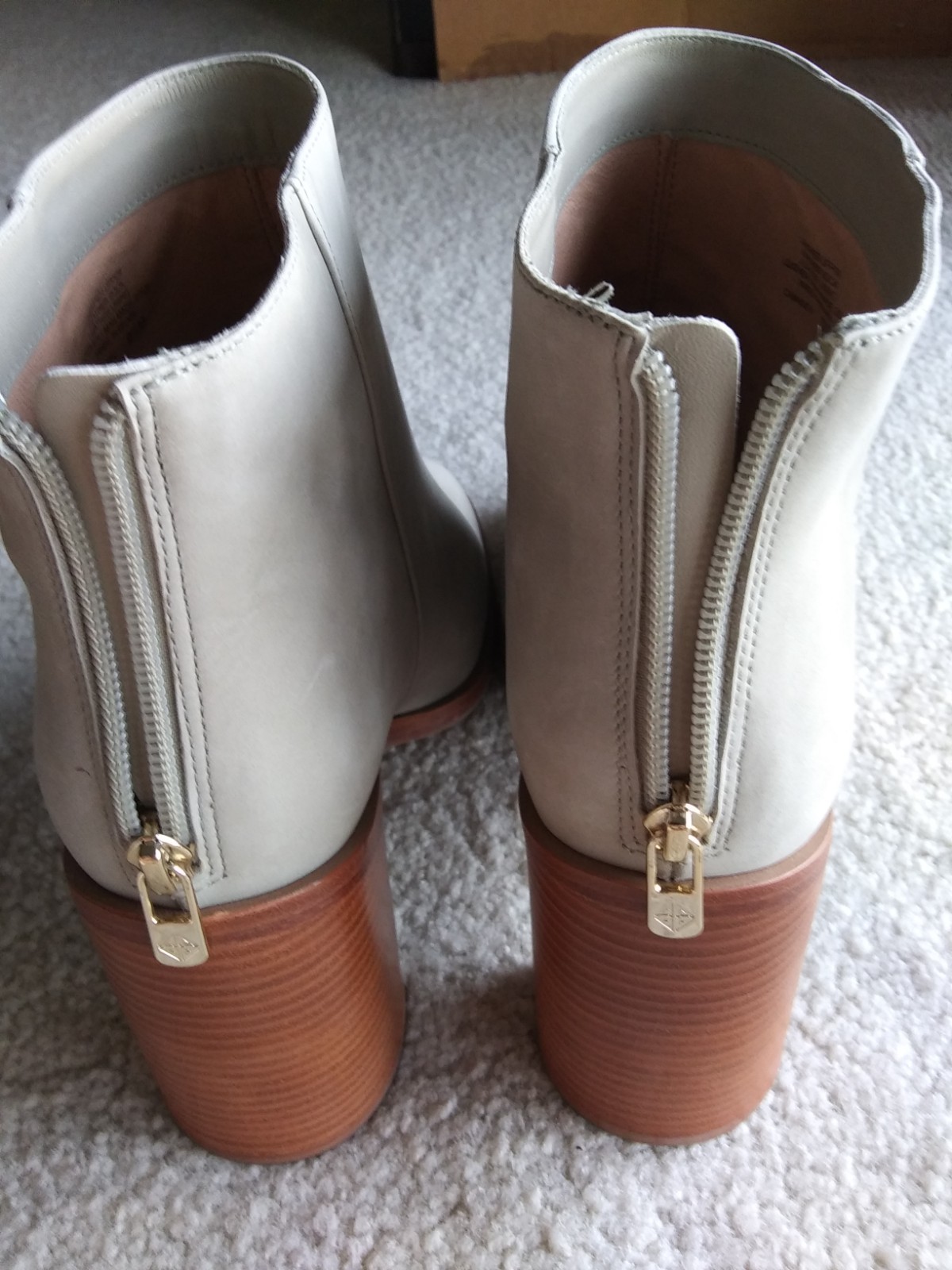 BRAND NEW ANTONIO MELANI Stylish Classy Quality Light Green LEATHER Bootie-9.5 M