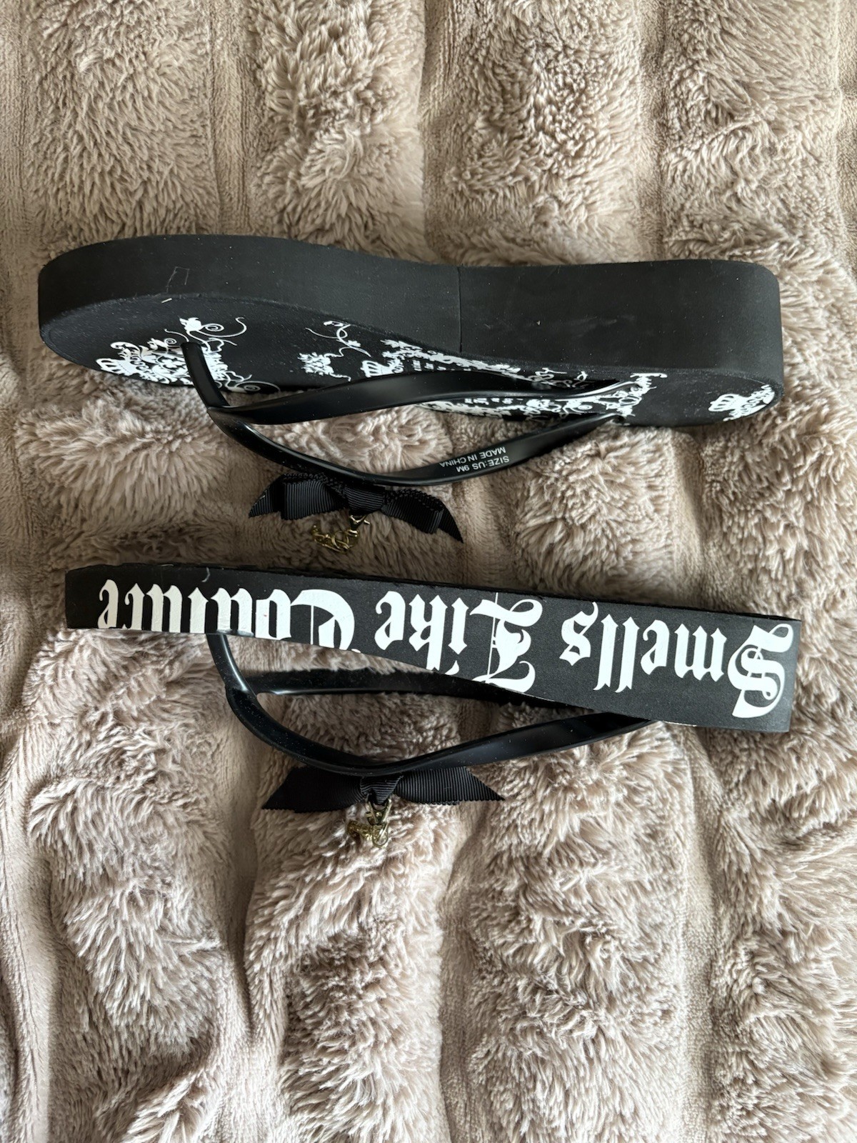 Vintage NEW Juicy Couture Carmen Flip Flop Sandals Black White Fairytale Story 9