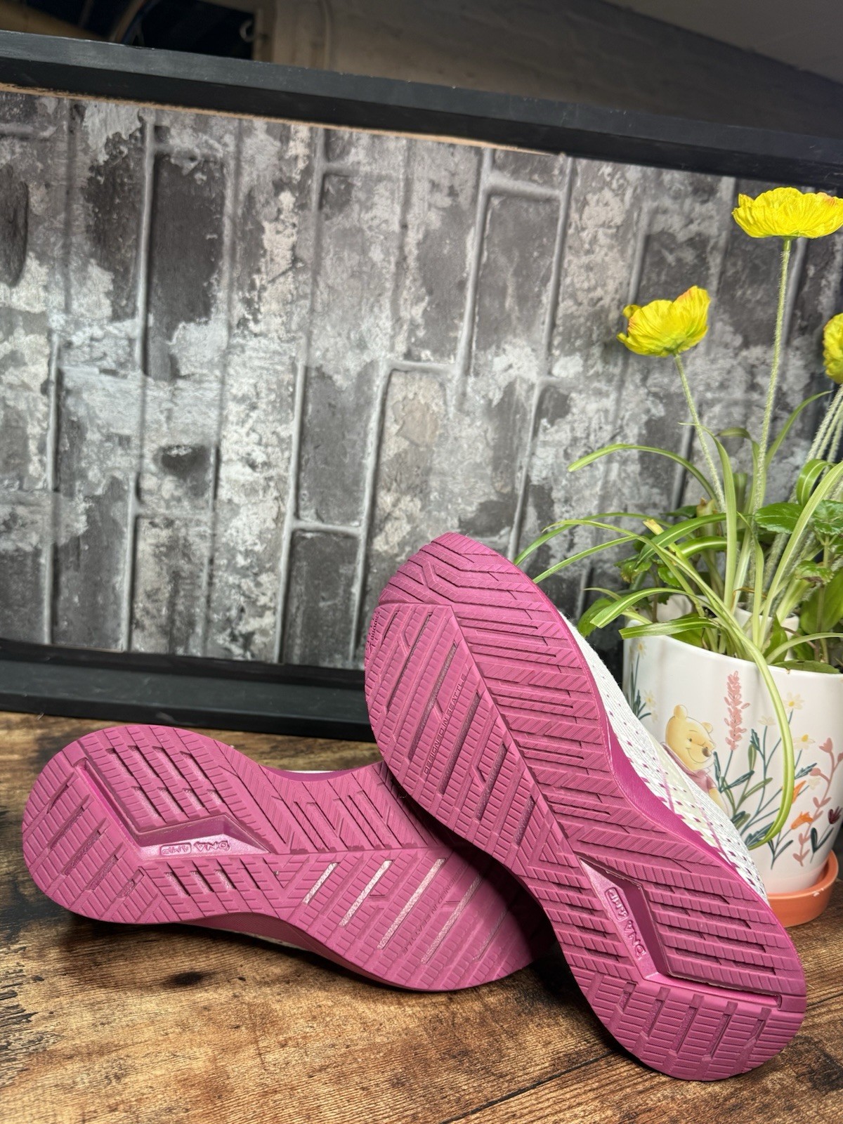 Brooks Levitate 5 Women’s Running Shoes Gray Pink Size 9 B Athletic Sneakers