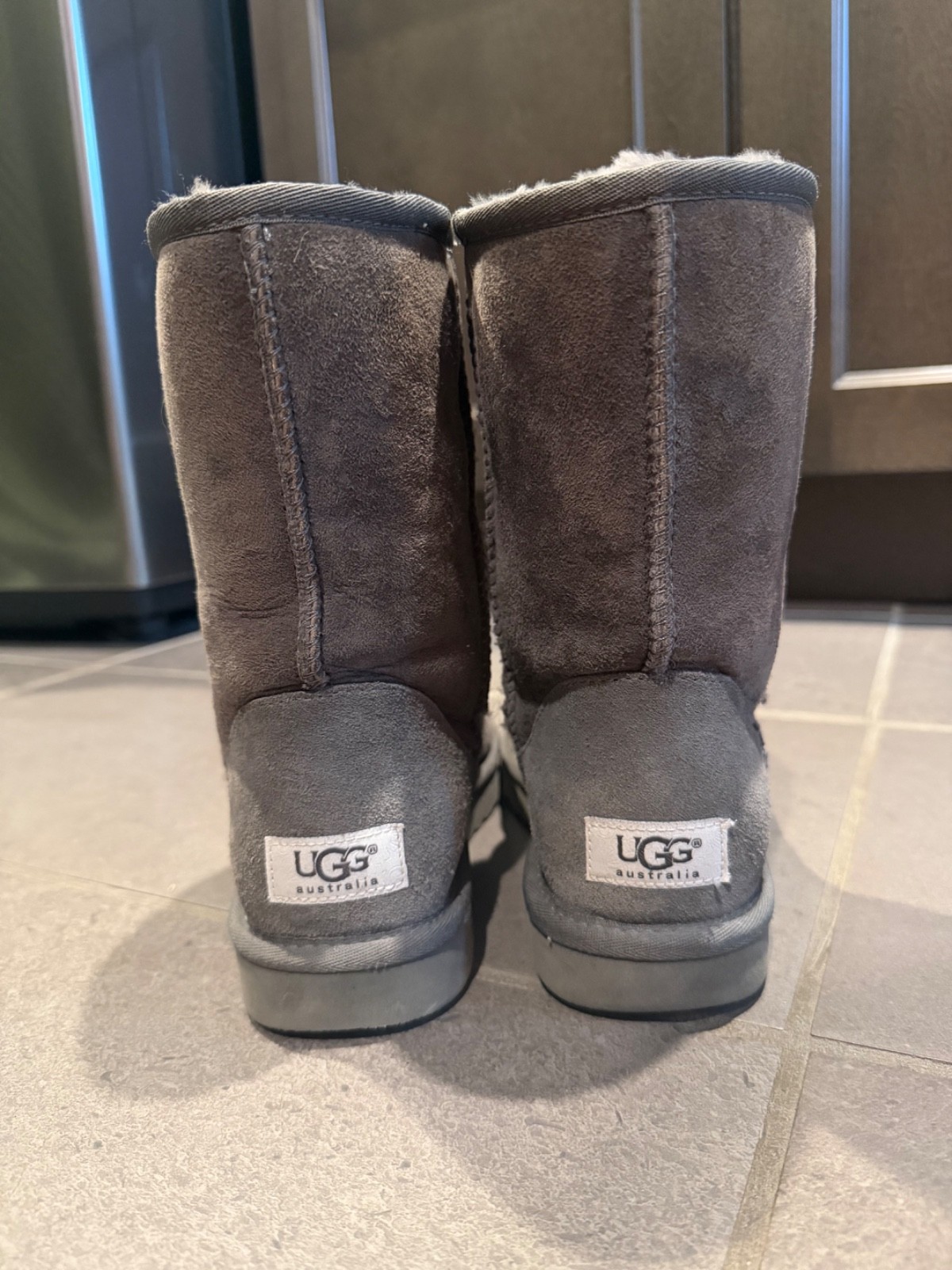 UGG Classic Short II Women’s Boot, Size 7 – Gray (1016223)