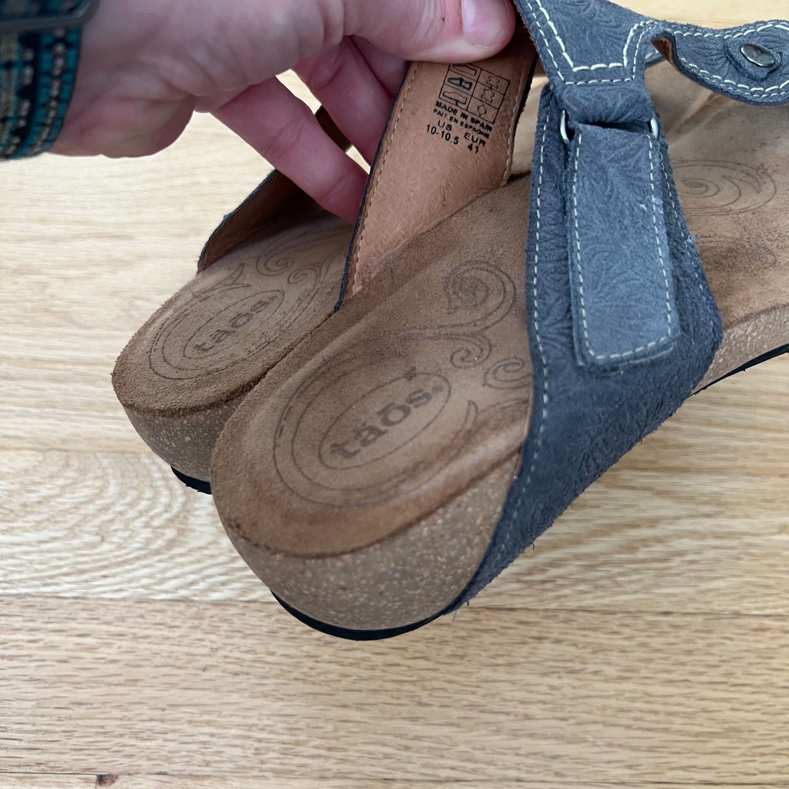 Taos Lucy Embossed Suede Leather Thong Sandals Blue Women Size EU 41 US 10-10.5
