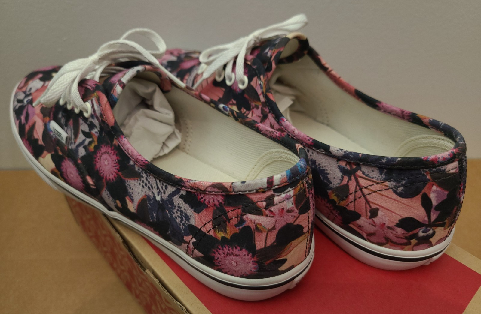 Womens Vans Authentic Lo Pro Size 9 Floral Mix/Black/Pink Sneakers Low Profile