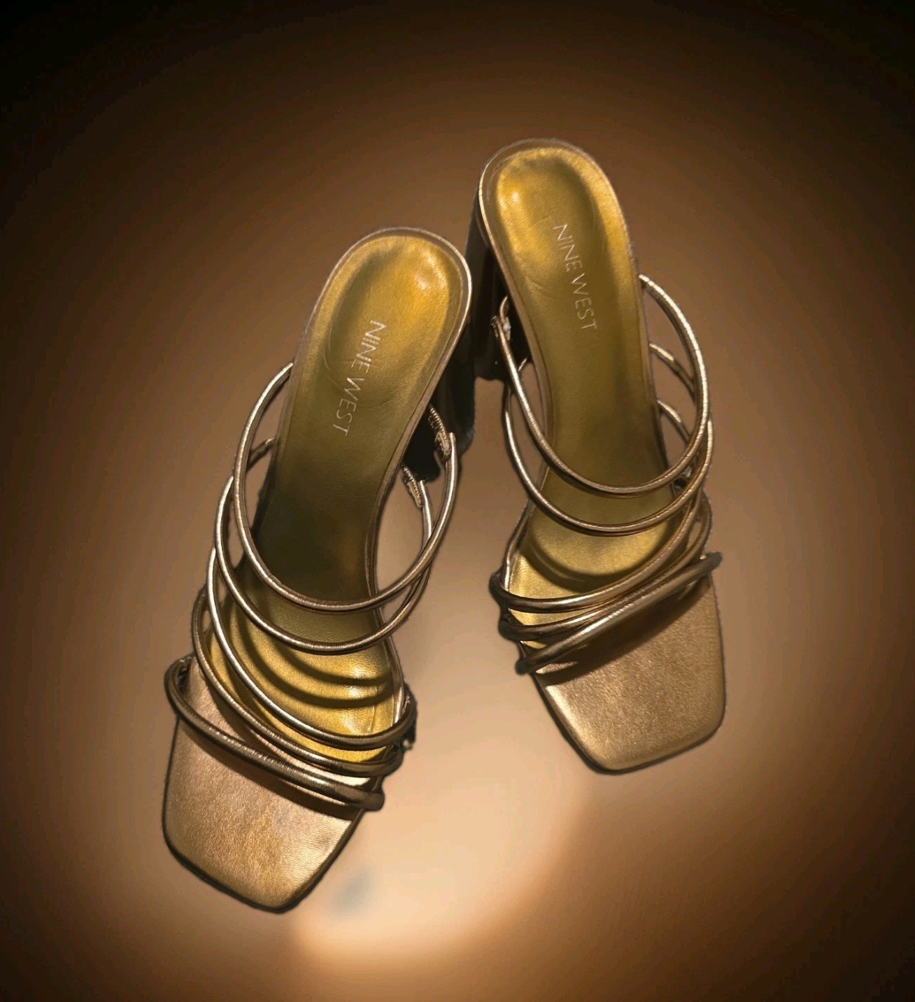 Pre-loved Nine West Gold Strappy Sandals Open Toe,3.5 in Block Heels Sz 8.5M