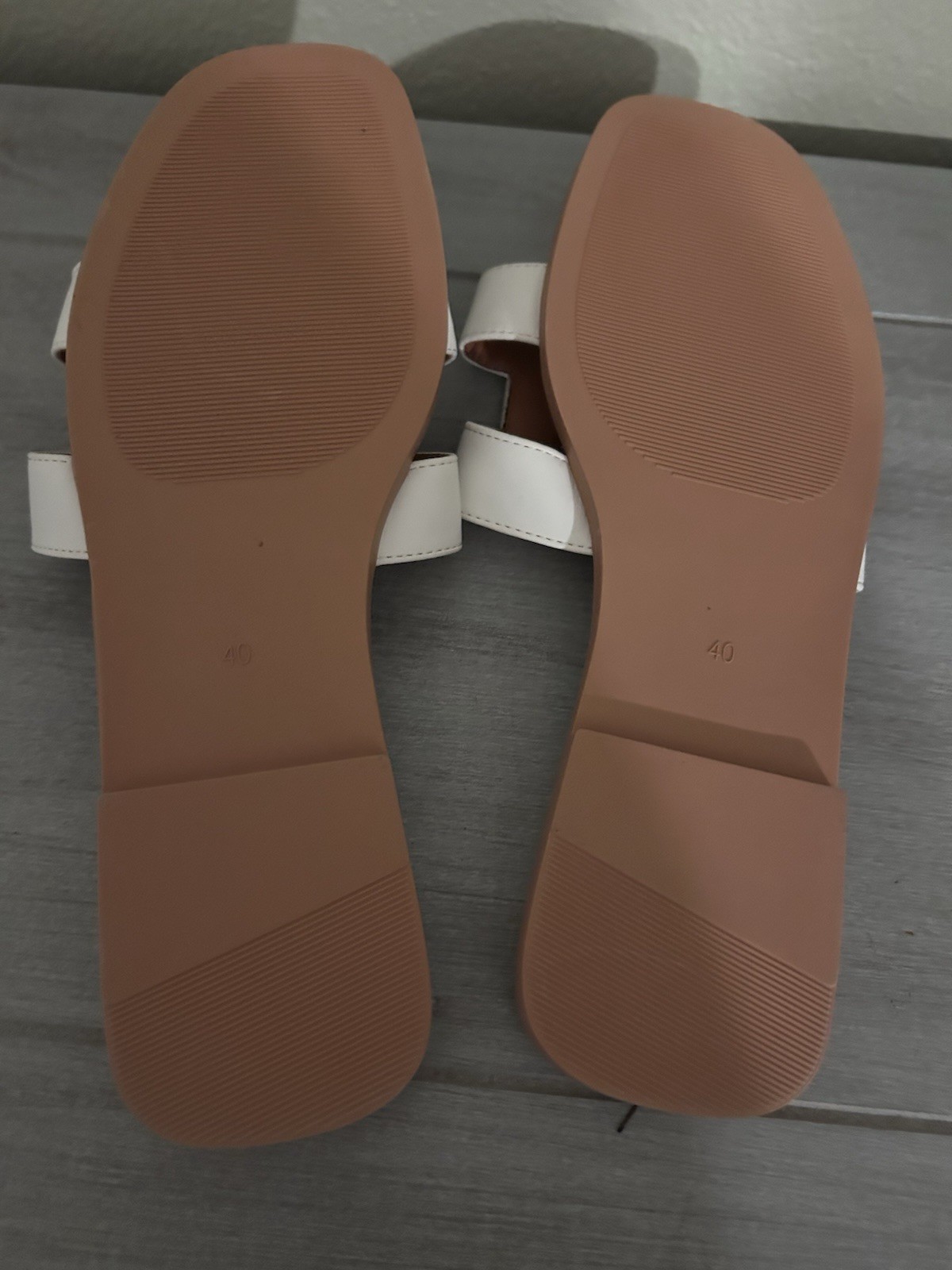 H Band Classic Women’s Flat White Sandals Sz40 ( Fits 8) New!
