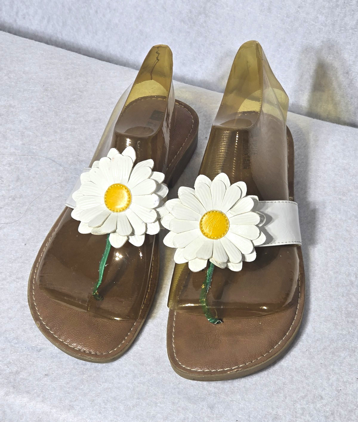 White Mountain Brown White Yellow Green Flower Thong Sandals Slip On Women’s 7M