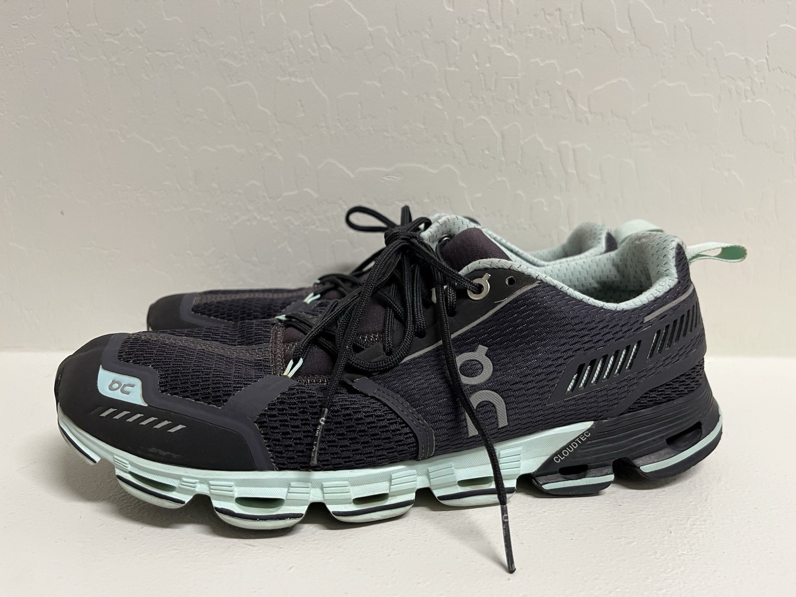 OnCloud Cloudflyer Womens Size 9.5 Black Mint Cloudtec Running Shoes Sneakers