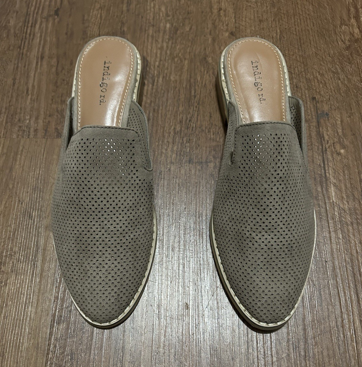 Indigo Rd. Women’s Gray Faux Suede Perforated Mule Flats Slip On 6.5M
