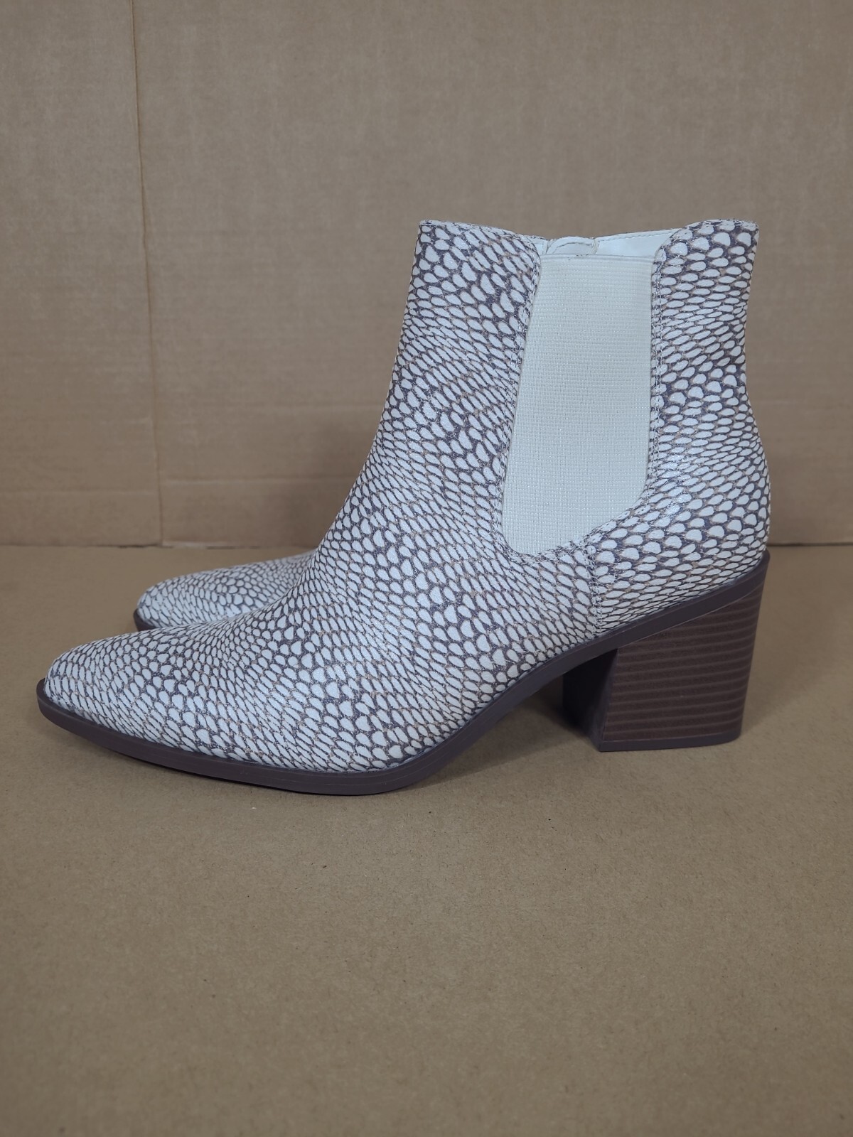 The Limited Kiki Chelsea Booties White Brown Snakeskin Look Size 8.5M Nwob