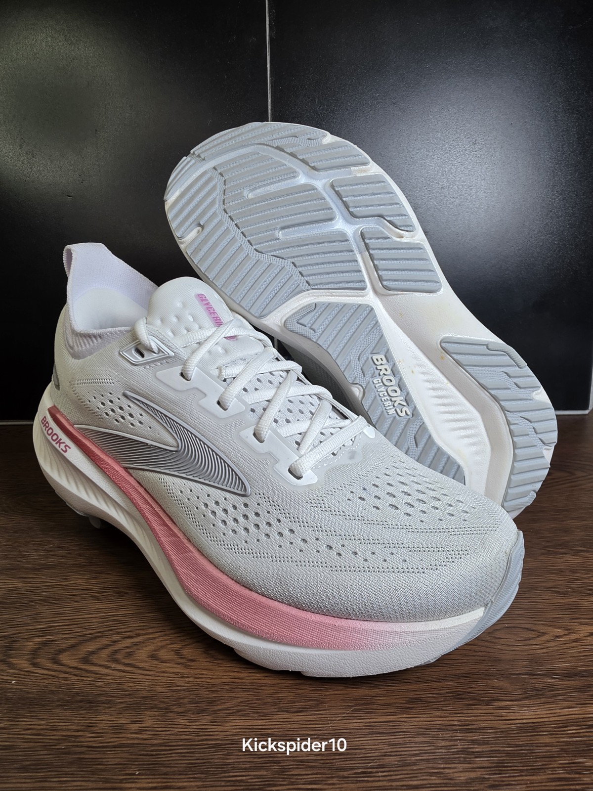 Brooks glycerin 23 Womens Running Shoes Size 9 Wide White Harbor Mist Metallic