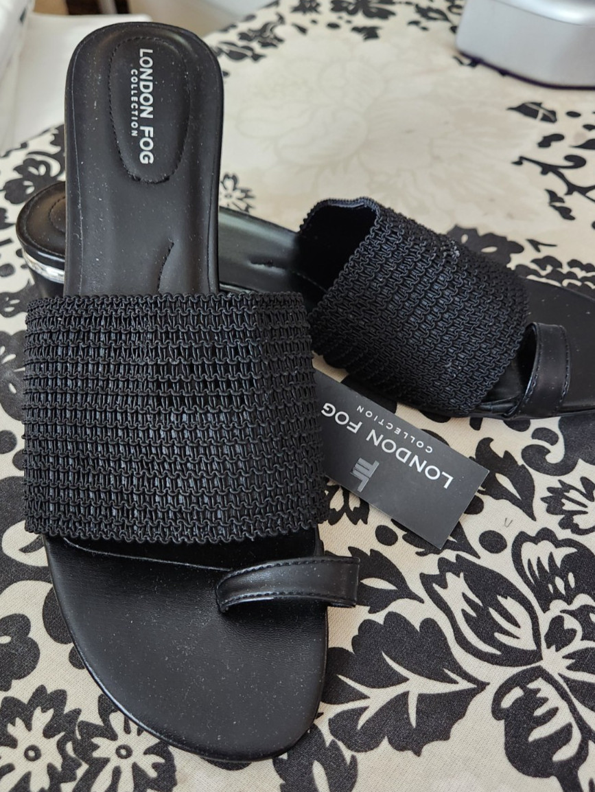 London Fog Collection Size 11M Black slip on Sandals Block Heels Toe ring