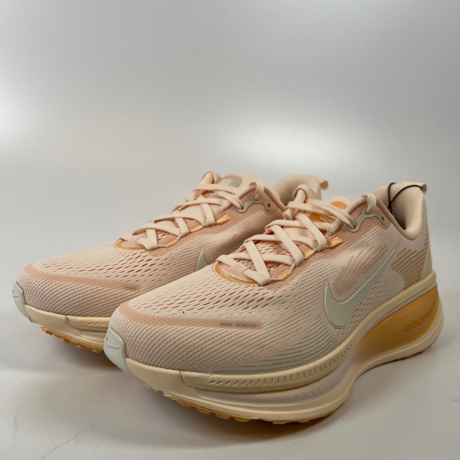 Nike Vomero 18 Guava Ice Orange Chalk HM6804-800 Womens 10 Running Shoes