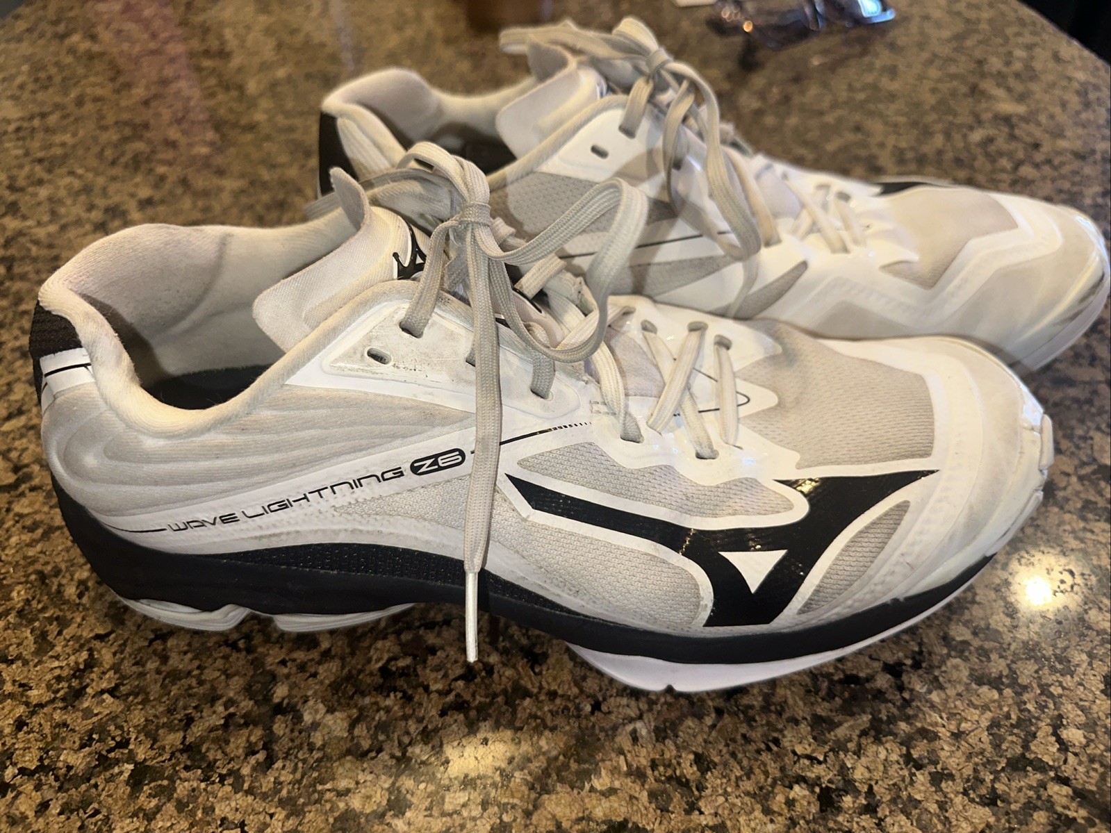 Mizuno Wave Lightning Z6 Volleyball Shoes Women Sz 10 White Black Strip Athletic