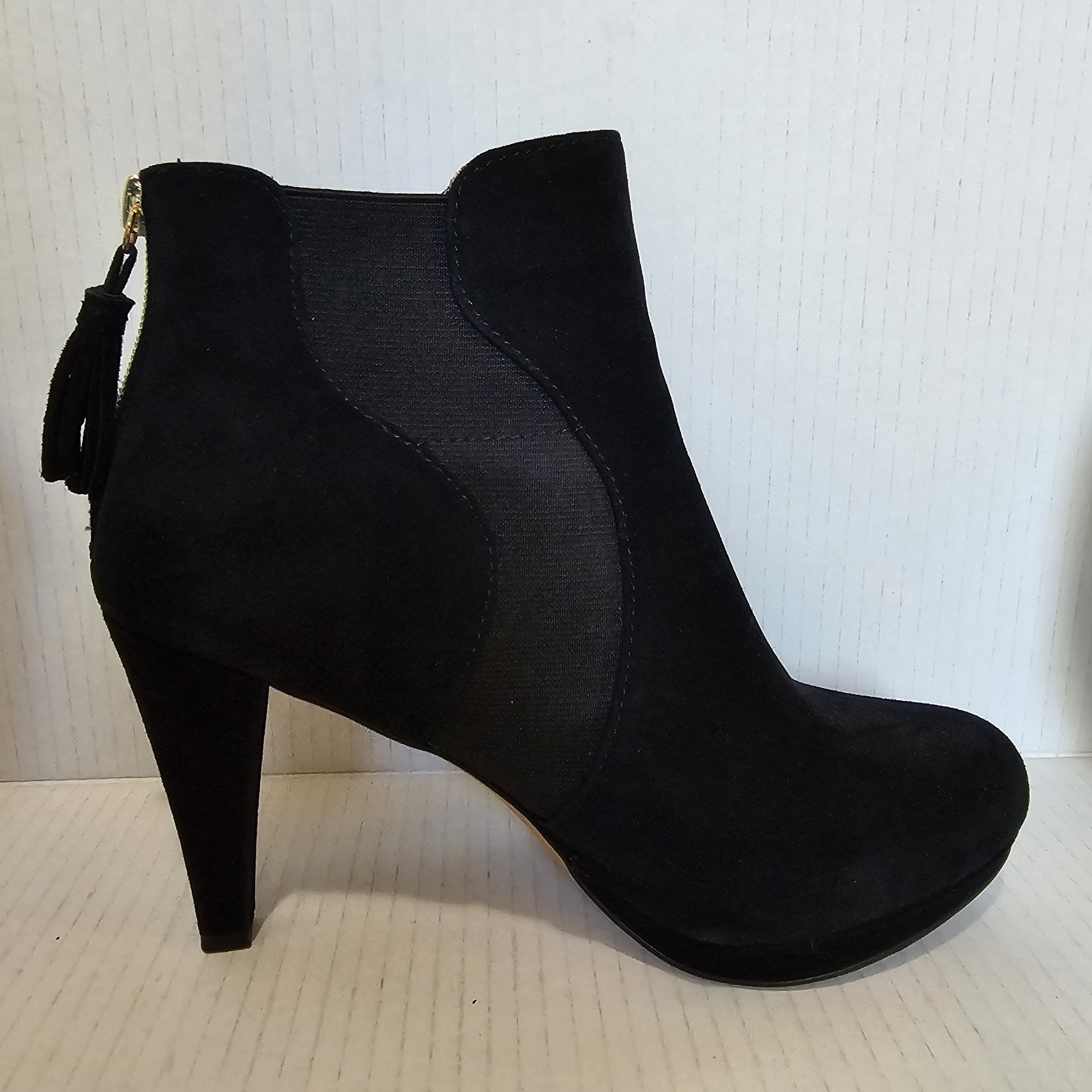 Adrienne Vittadini Pami Black Suede Leather Heeled Booties Sz 8 Fall winter