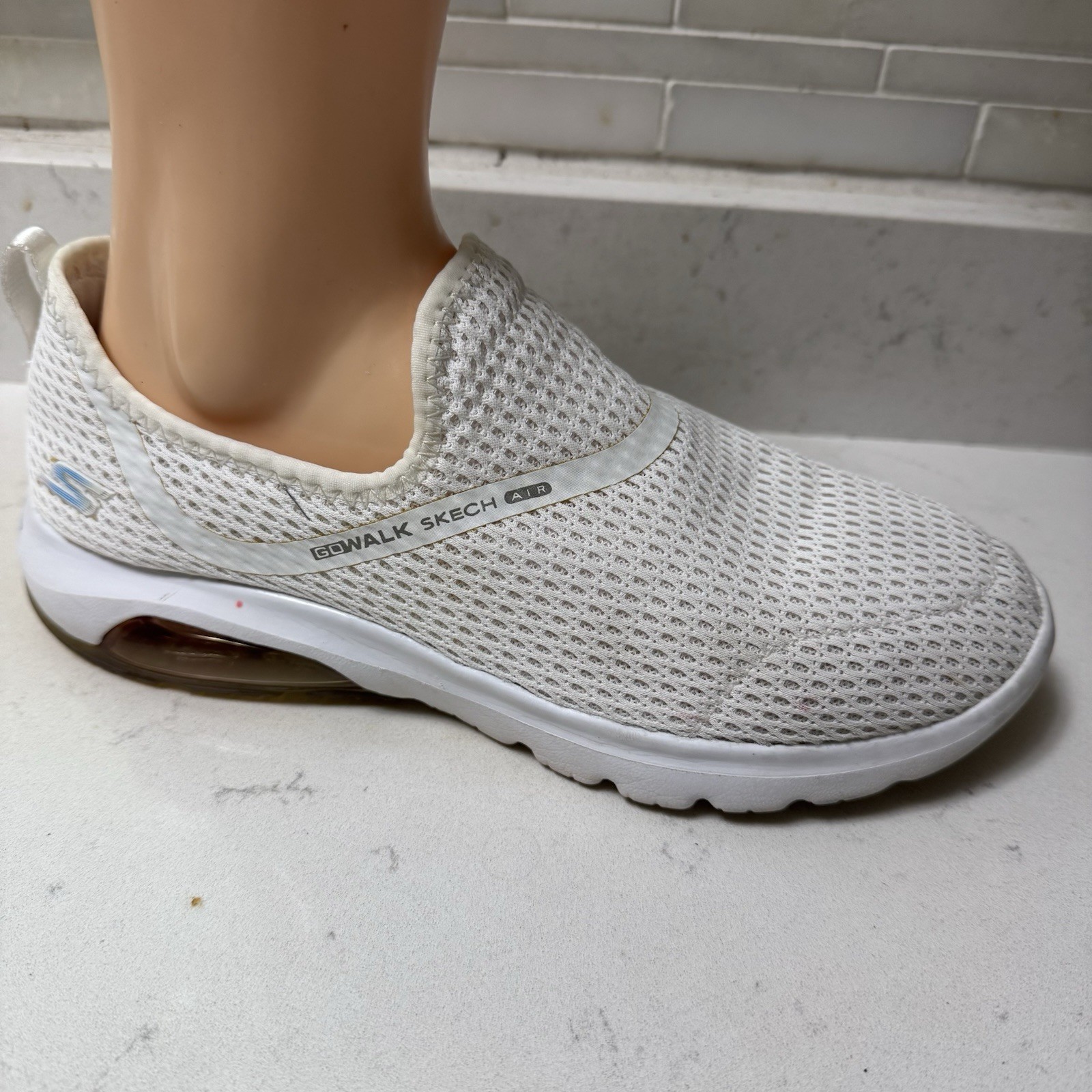 Skechers – Go Walk Air Cooled Goga Mat Slip On Sneakers Sz 8
