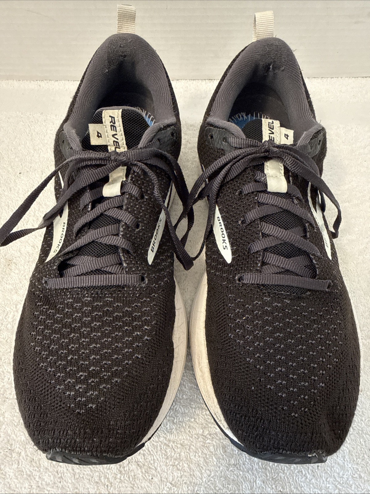 Brooks Womens Revel 4.0 Black/White Sneakers Size 10M 1203371B063
