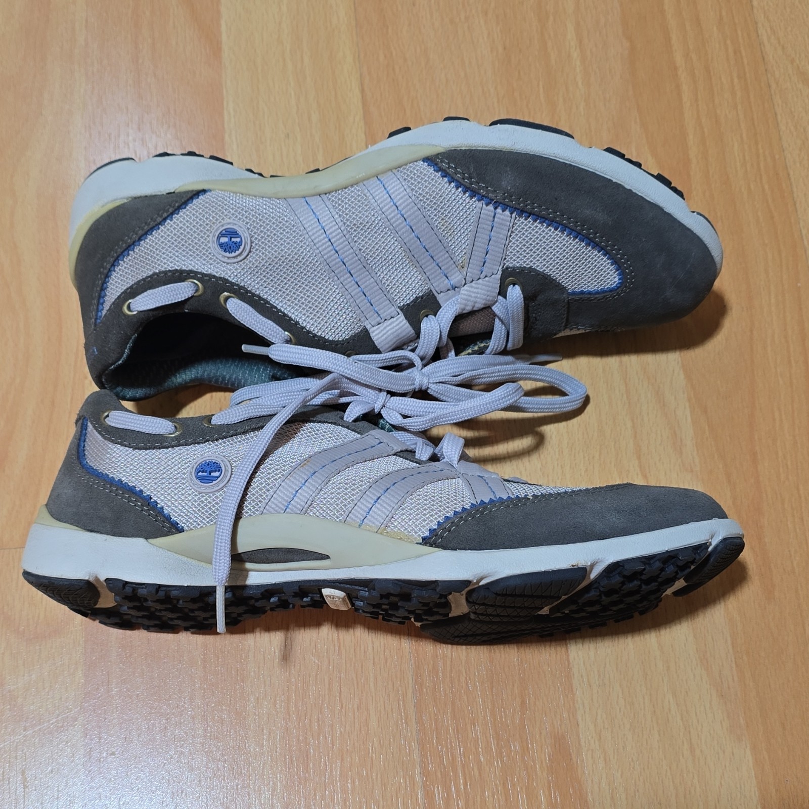 Timberland women’s Gray/Blue Low Top Lace-Up Athletic Sneakers Size 7.5