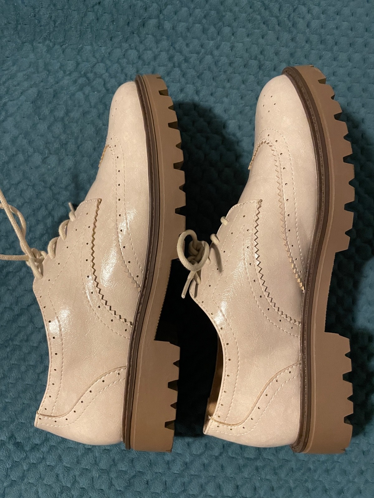 womens dressy / casual Oxford shoes, 9.5M, comfortable, off white