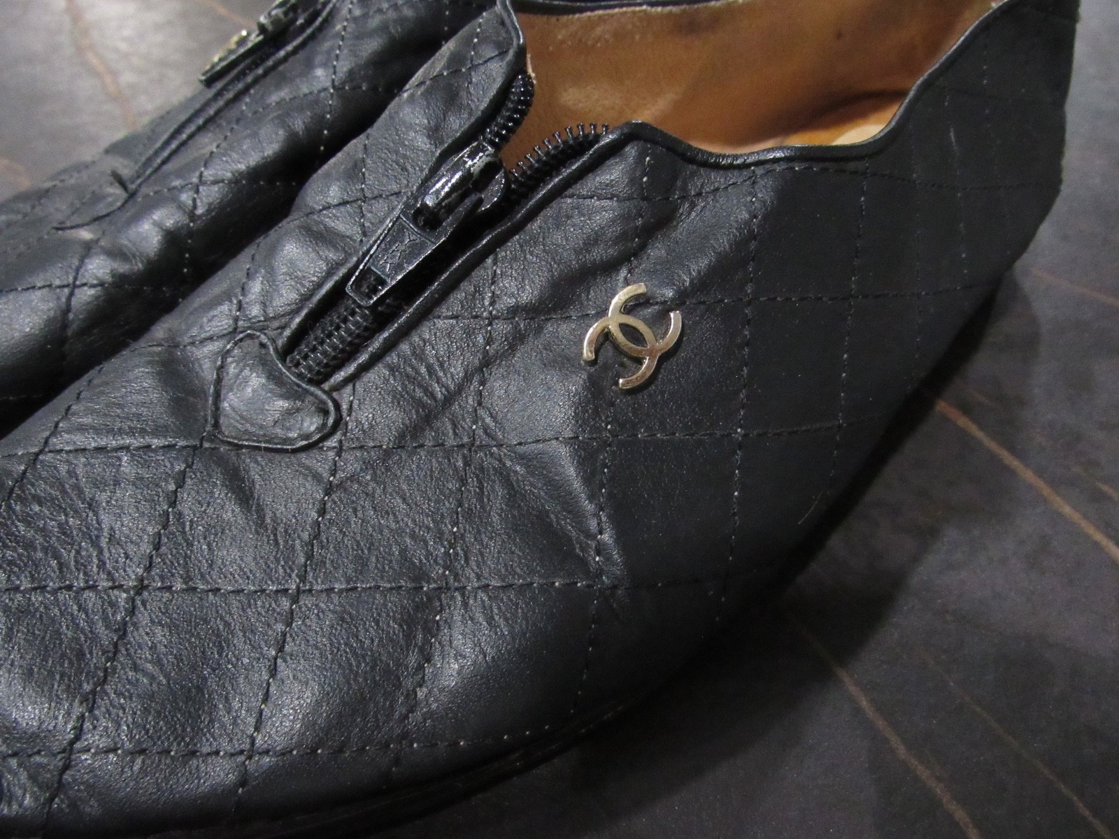 Vtg 80s RARE Zipper CHANEL Black Leather Quilted Logo Loafer Flats SHOES 8 39