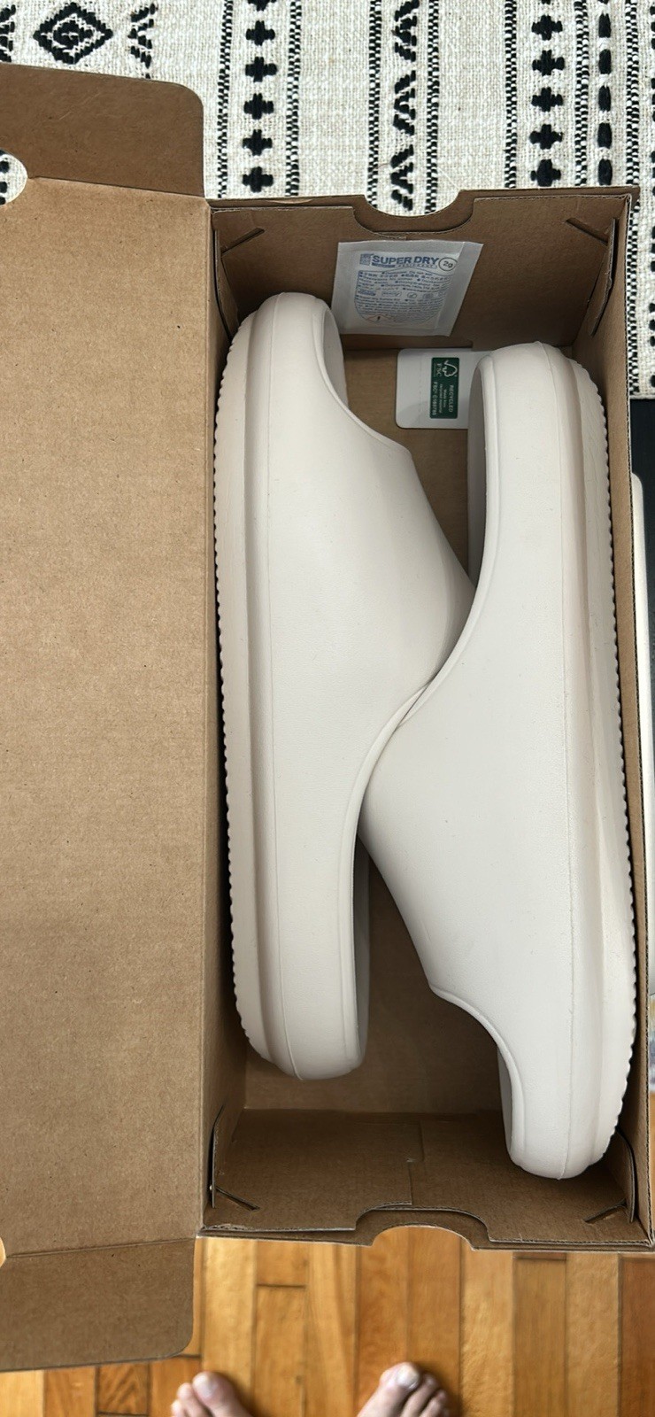32 DEGREES COOL Cushion Slides Unisex (W)Women’s 9/10 or (M) Men’s 7/8 L White