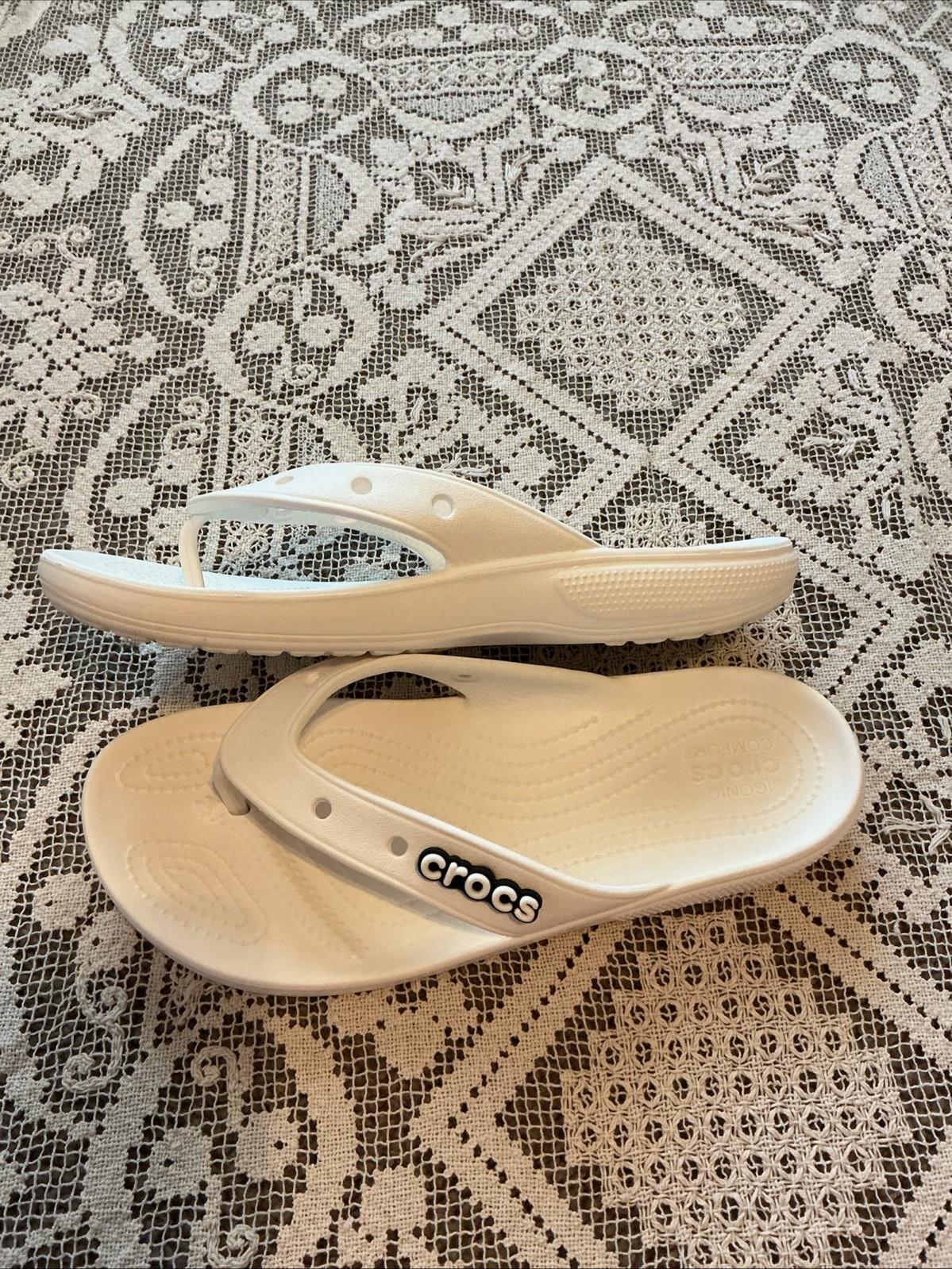 Crocs Unisex Baya White Flip Flops Women’s Size 10 Men’s Size 8