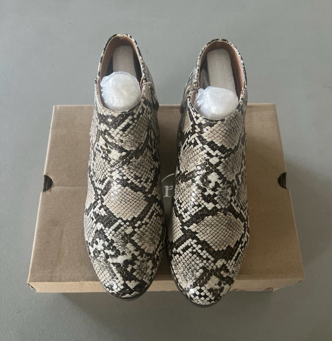 Lovmark Women’s Animal Print Ankle Bootie Pointed Toe Side Zip Size 6