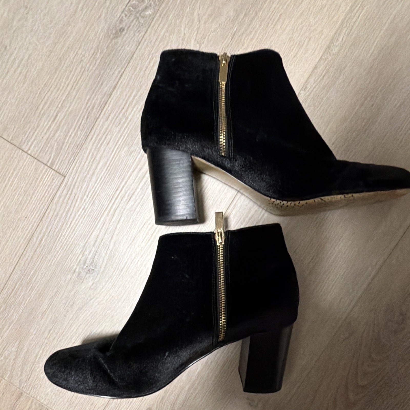 Bella Vita Black suede Ankle Boot Zip Block Heel 9W