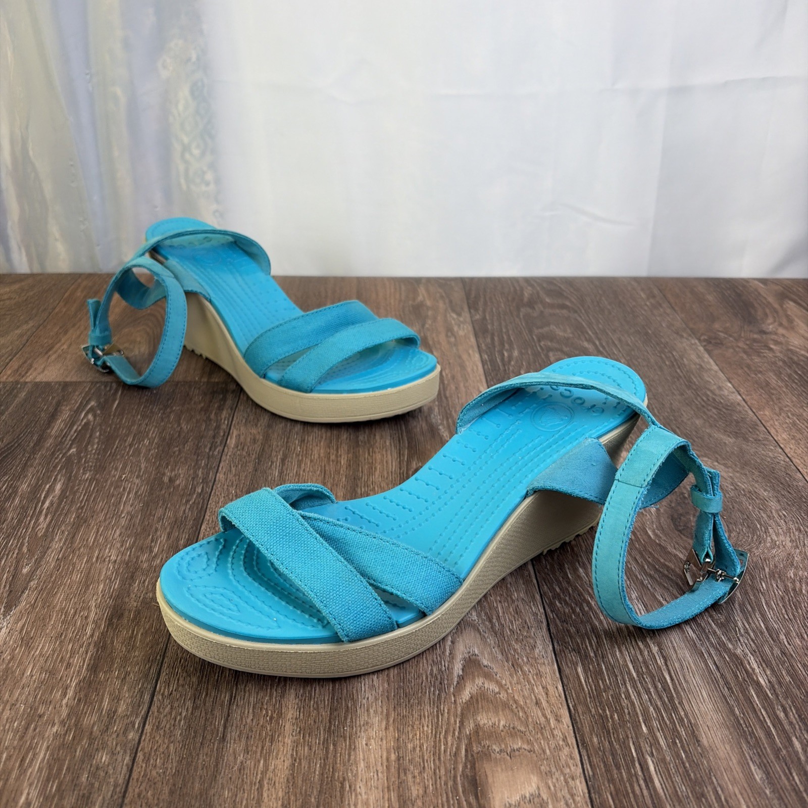 Crocs Leigh II Women’s Ankle Strap Wedge Sandals Turquoise Teal Canvas Leather 8