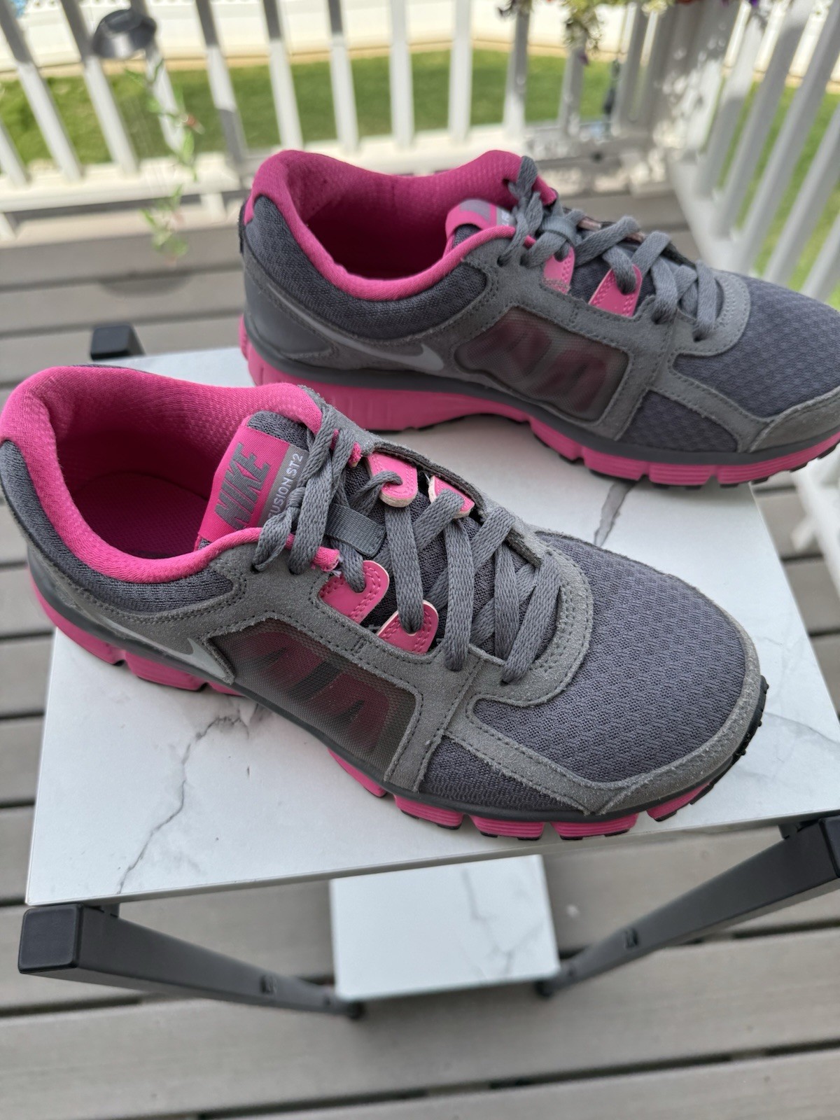 NIKE DUAL FUSION ST2 WOMENS SHOES, SZ 8M, EXCELLENT CLEAN CONDITION, GREAT SOLES