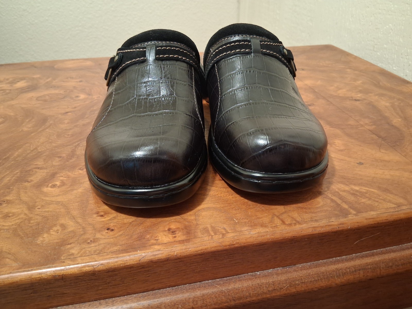 ARRAY Lyric Women’s Leather Mule Clogs. Size 9 WW. Black.