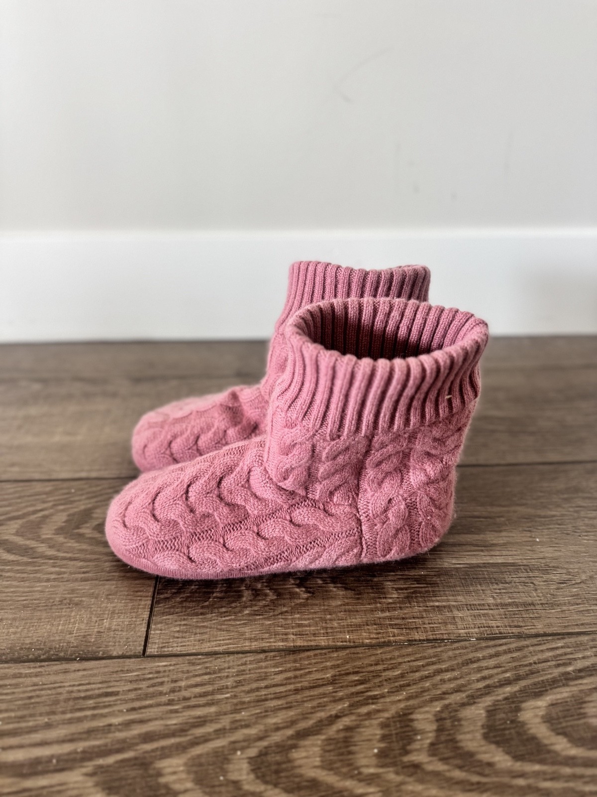 Garnet Hill 100% Cashmere Pink Boot Slippers Size 7 – Womens – only worn once