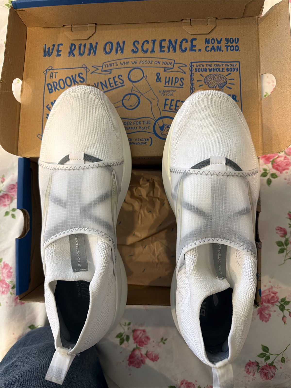 Brooks Levitate 4 LE Womens 10 White Silver Athletic Running Shoes Sneakers 41
