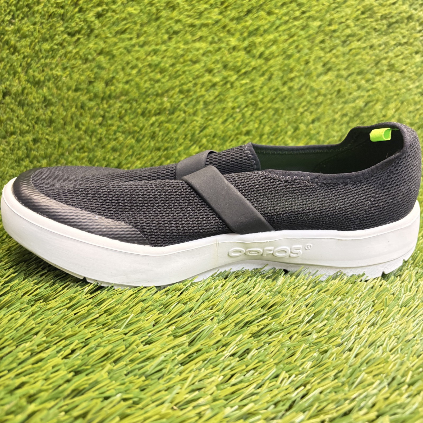 OOFOS OOmg eeZee Low Womens Size 9 Black Casual Walking Slip On Recovery Shoes