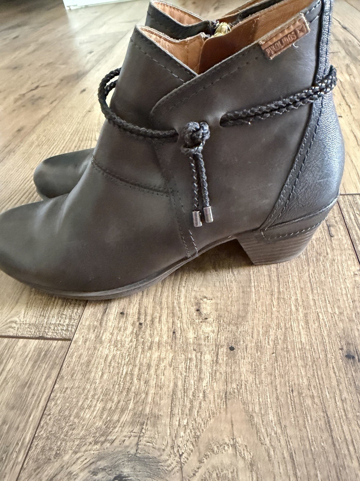Pikolinos Women’s Black Leather Ankle Booties Size 39 Side Zip Braid Tassel