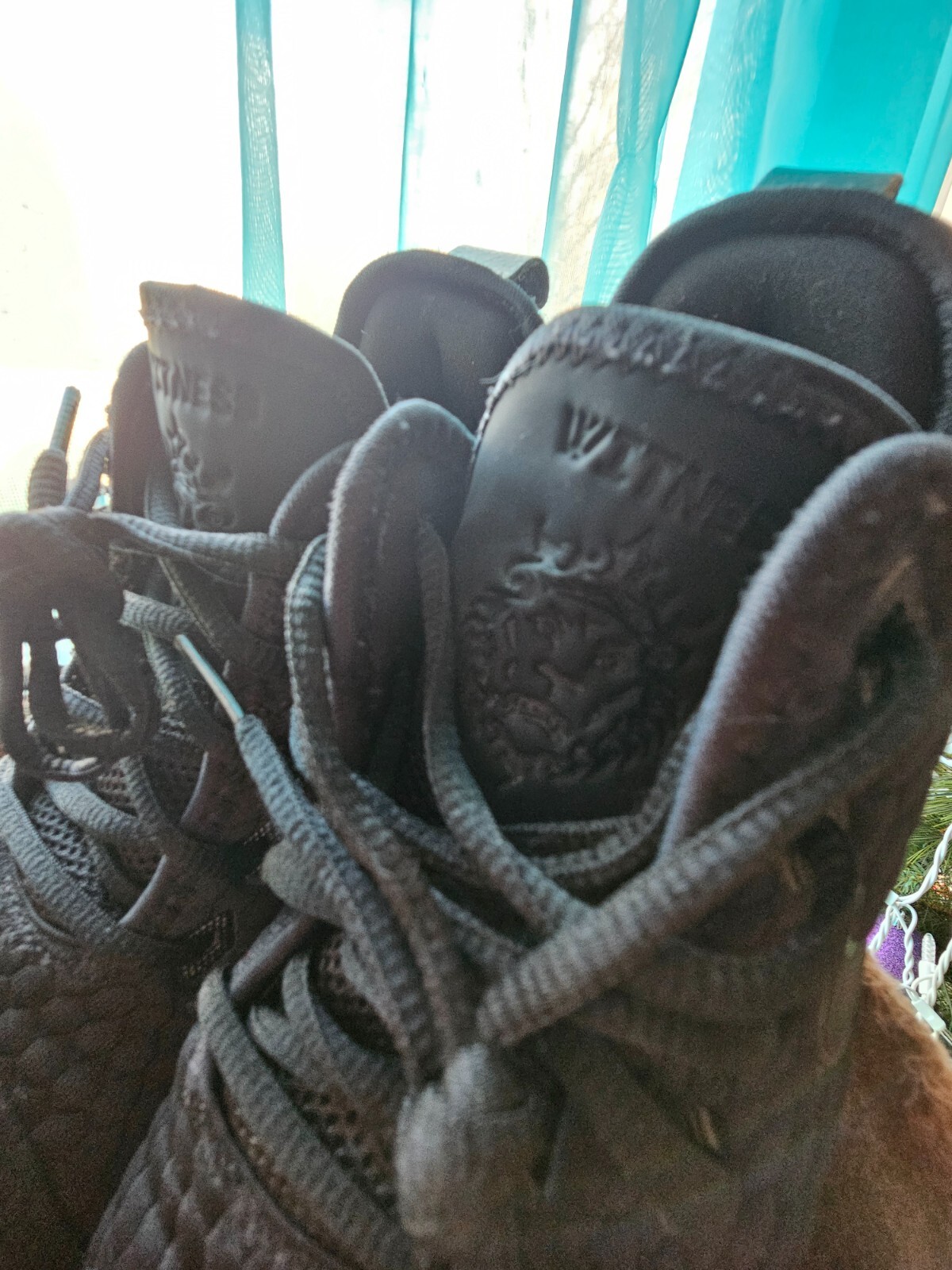 Nike Witness Akron 330 woman’s size 9 shoes