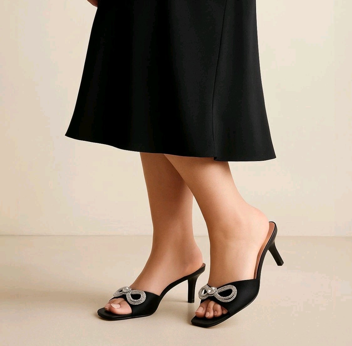 Torrid Womens 7.5 WW Black Rhinestone Bow Mule Heels Slip On Wide Width NWT Shoe