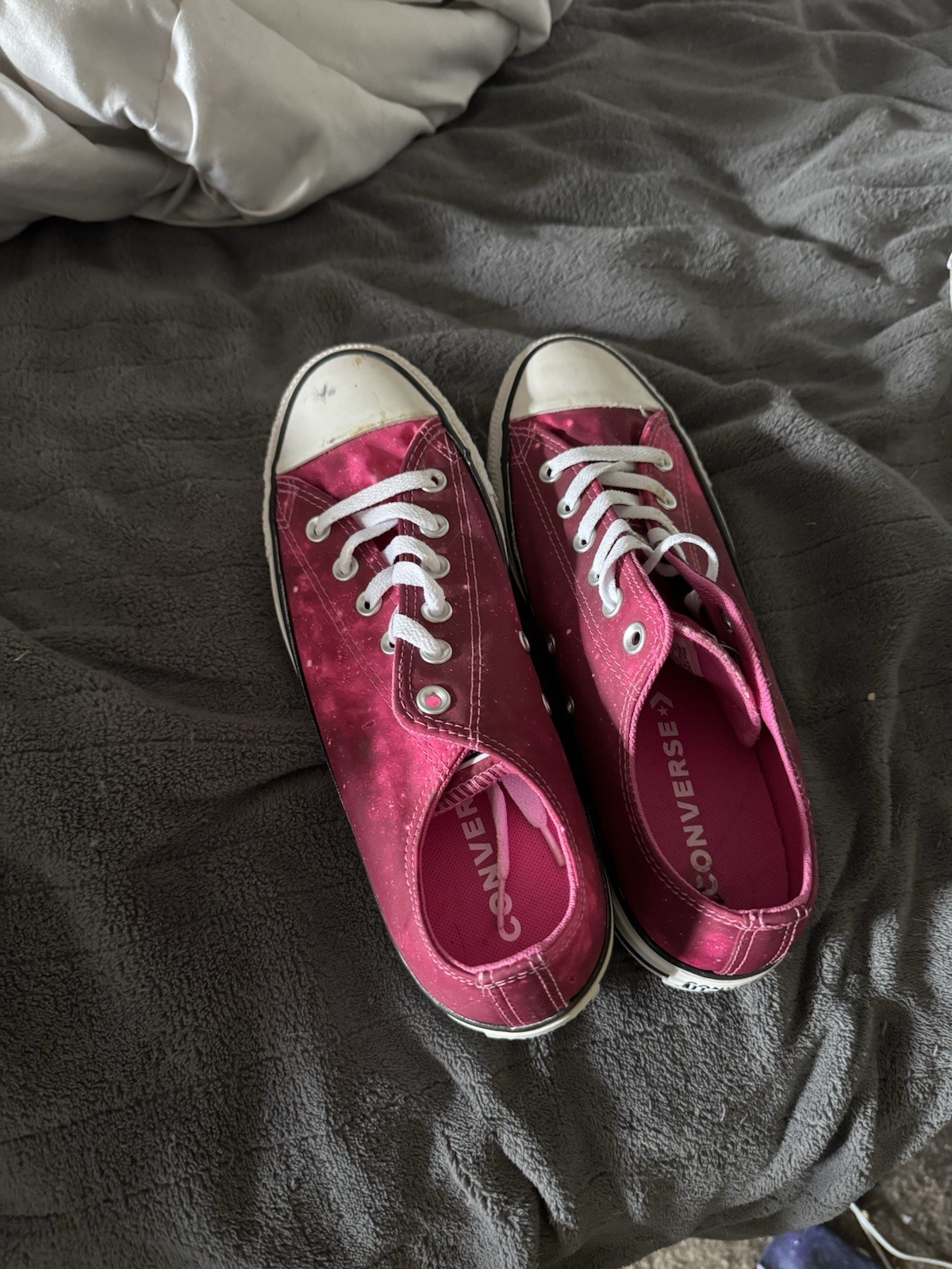 Converse Galaxy LowTop Lace-Up Sneaker Unisex Adults 10- never worn