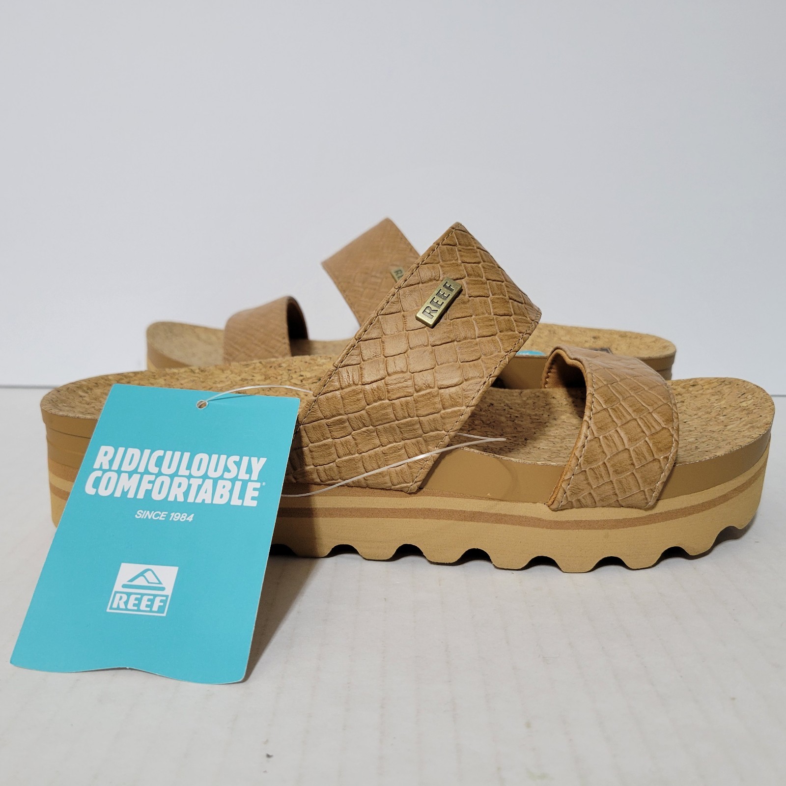 New Womens Reef Cushion Vista Hi Platform Sandals Size 9 Tan Wicker