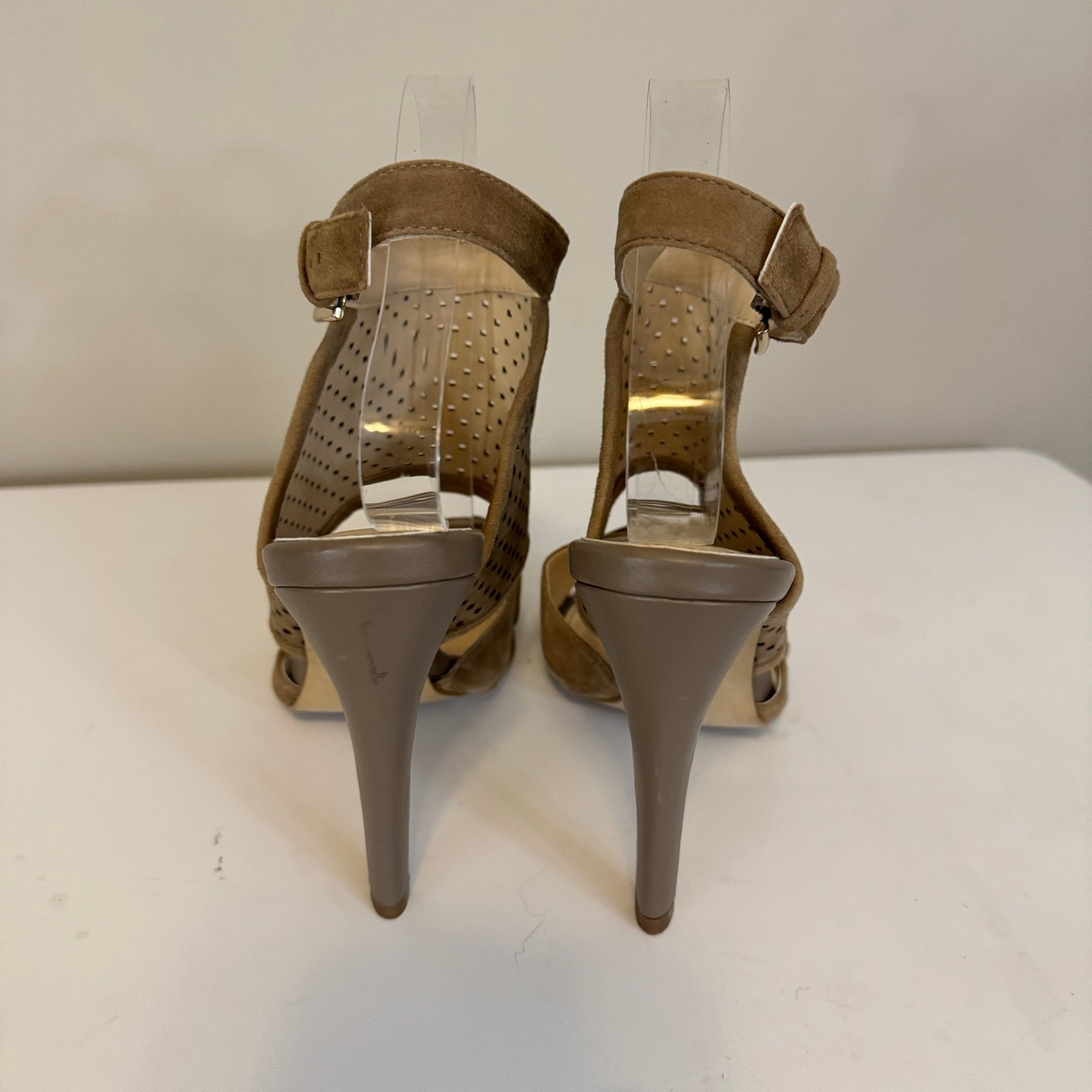Isola Heels Size 8 Tan Boho Suede Casual Party Boho Summer Versatile Eveningwear