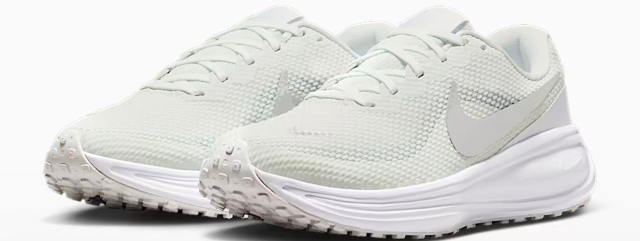 Nike Revolution 8 – Size: 6W
