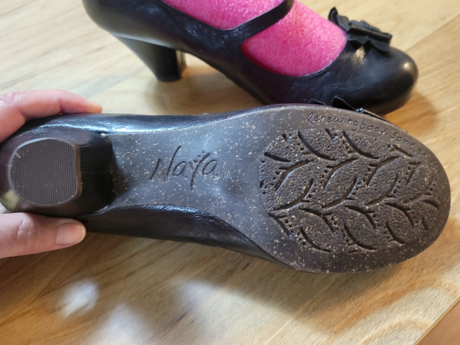 Black Leather Shallow Toe Mary Jane Style Pump By NAYA sz 9-W. Immaculate Condtn
