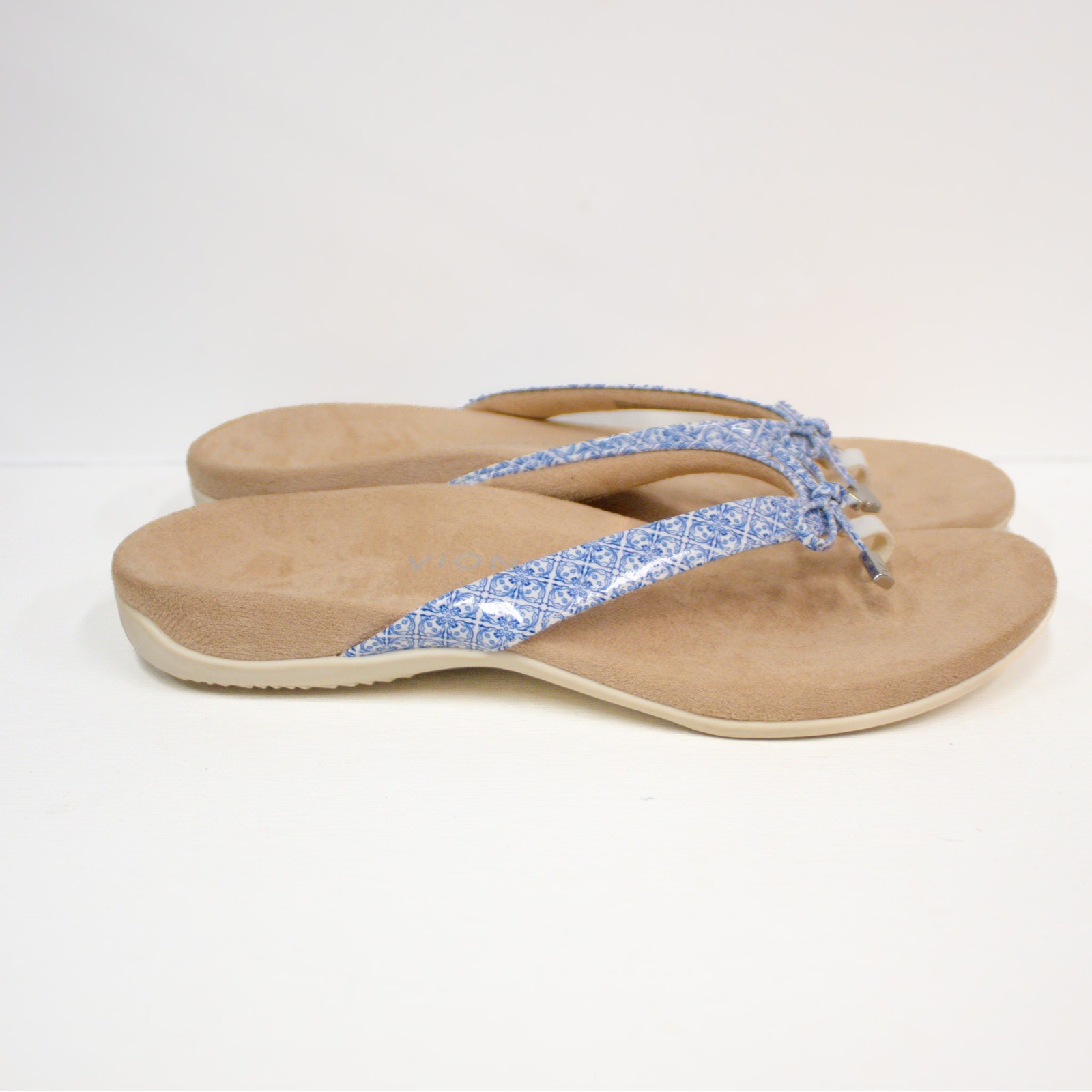 Vionic Bella Blue White Tile Pantent Sandals