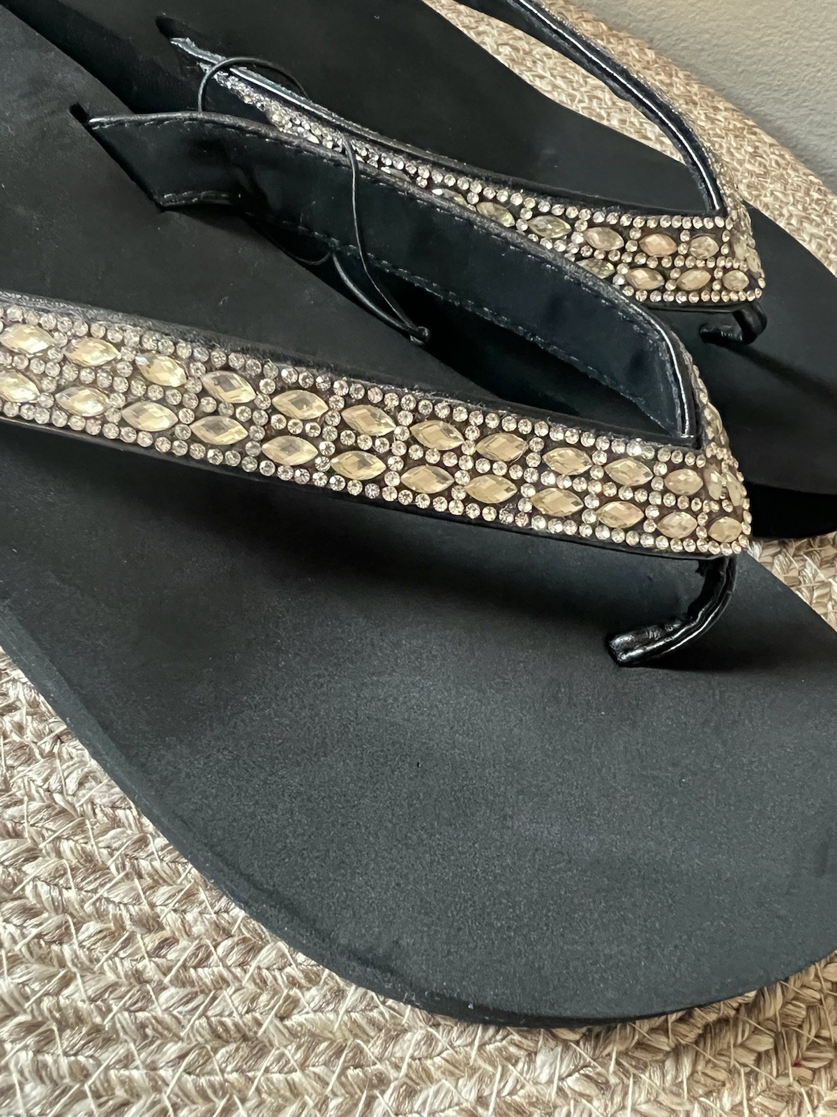 Women’s Black Rhinestone Flip Flop Sandals Slip On Synthetic Upper Size 9-10
